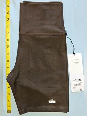 Alo Yoga Airlift Energy Shorts in Size M, Color: Espresso NWT